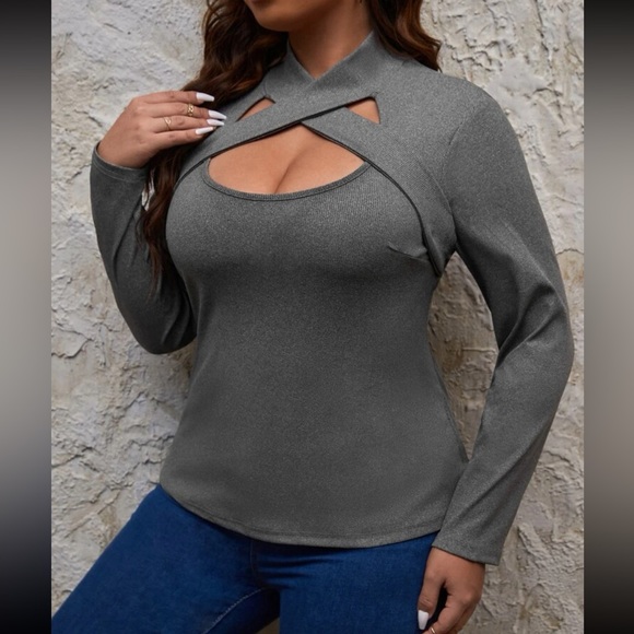 Plus-size black cutout front top - Picture 7 of 16